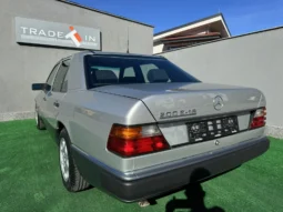 
										Mercedes-Benz 200 E 16 full									