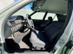 
										Mercedes-Benz 200 E 16 full									