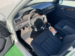 
										Mercedes-Benz 200 E 16 full									