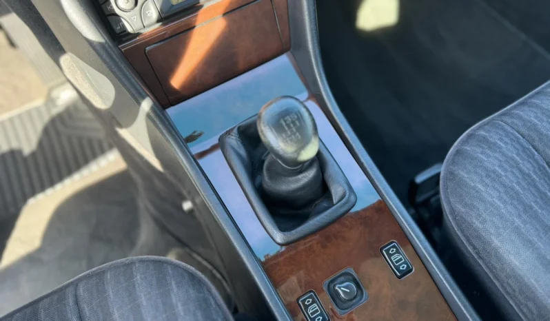 
								Mercedes-Benz 200 E 16 full									