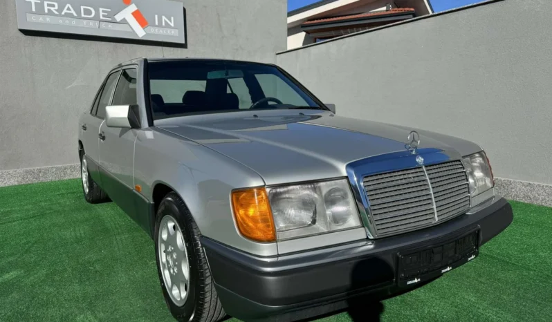 
								Mercedes-Benz 200 E 16 full									