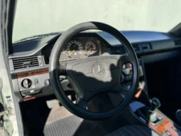 
										Mercedes-Benz 200 E 16 full									