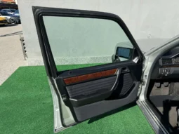 
										Mercedes-Benz 200 E 16 full									