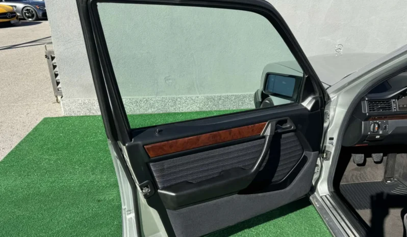 
								Mercedes-Benz 200 E 16 full									