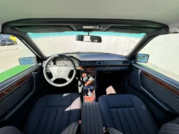 
										Mercedes-Benz 200 E 16 full									
