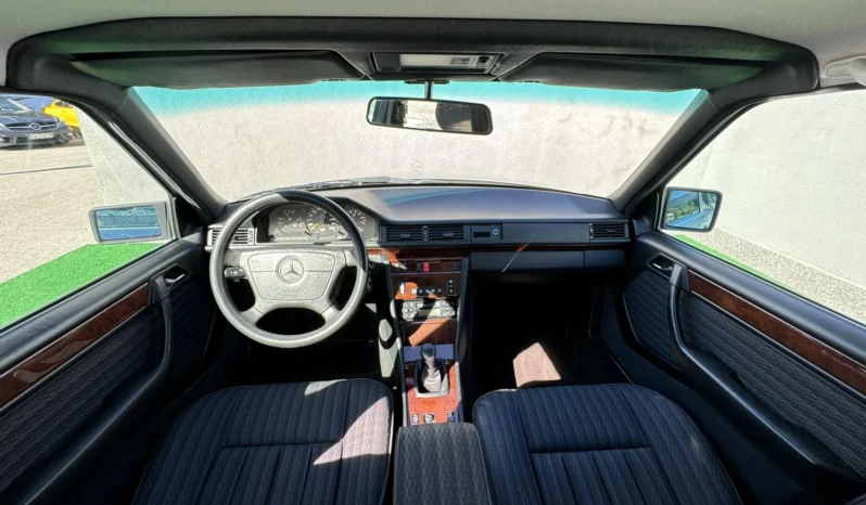 
								Mercedes-Benz 200 E 16 full									