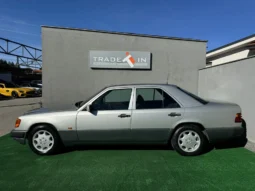 
										Mercedes-Benz 200 E 16 full									