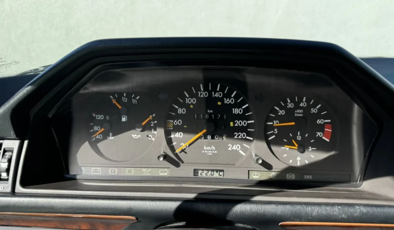 
								Mercedes-Benz 200 E 16 full									