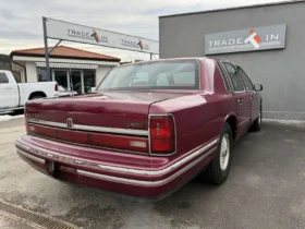 Lincoln Town car