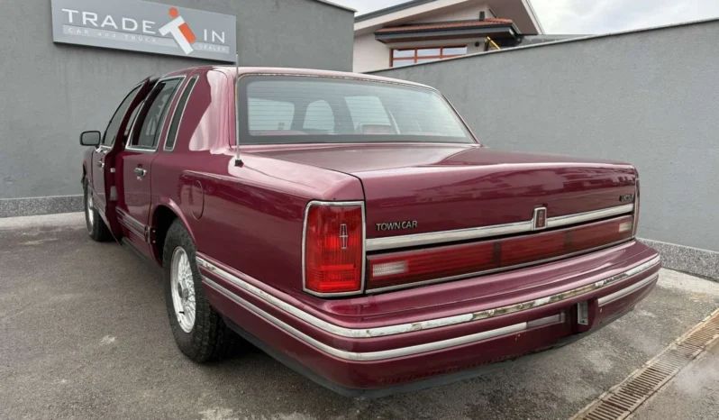 
								Lincoln Town car full									