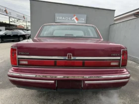 Lincoln Town car