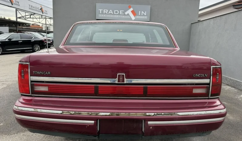
								Lincoln Town car full									