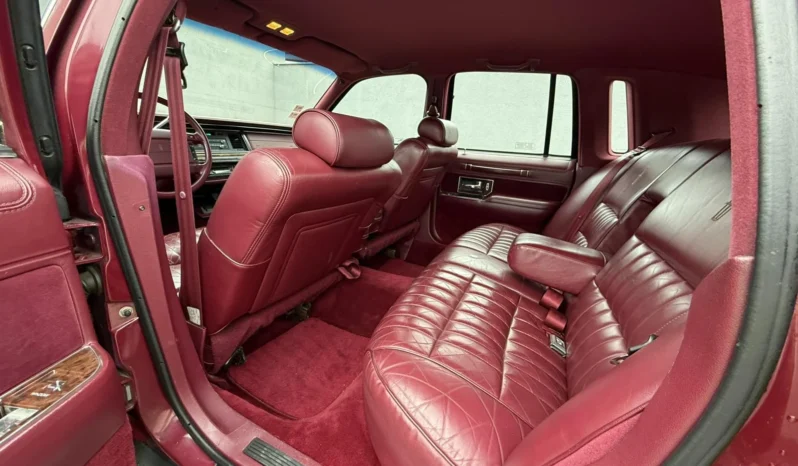 
								Lincoln Town car full									