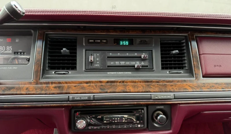 
								Lincoln Town car full									