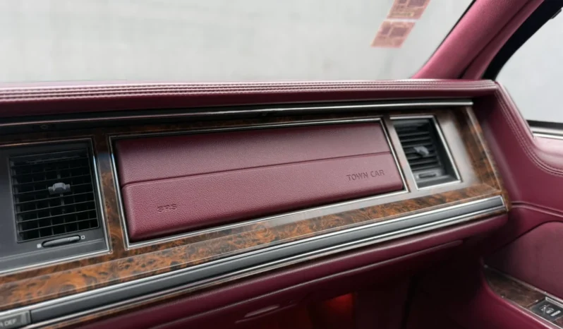 
								Lincoln Town car full									