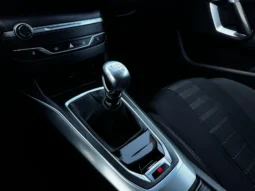 
										Peugeot 308 2.0 150кс LED Camera full									
