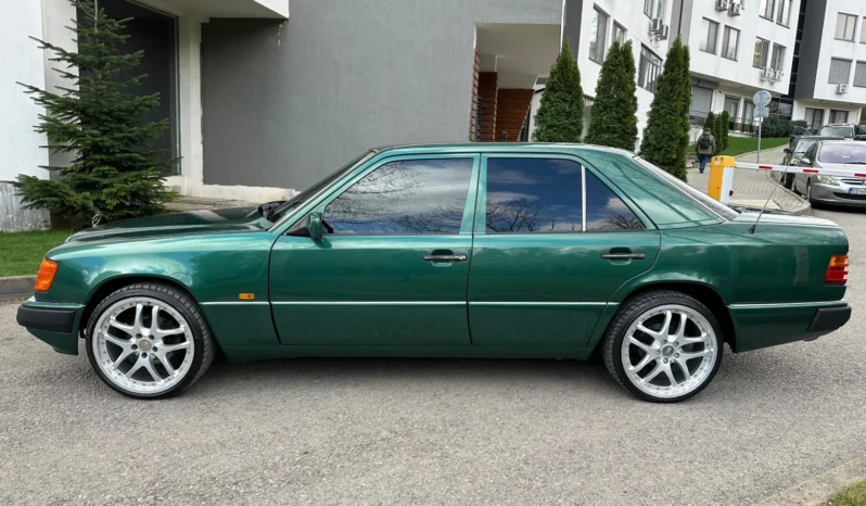 
								Mercedes-Benz 124 2.0i full									
