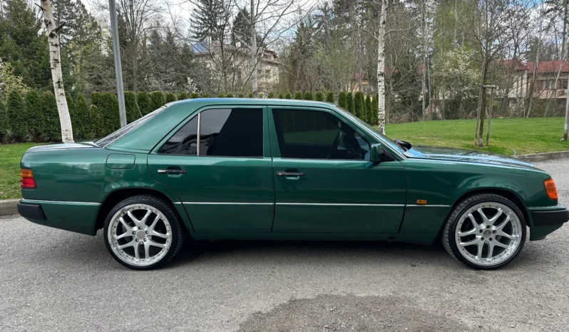 
								Mercedes-Benz 124 2.0i full									