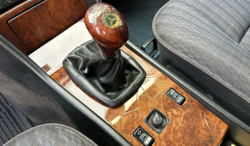 
								Mercedes-Benz 124 2.0i full									