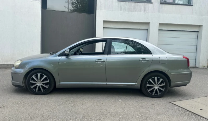 
								Toyota Avensis 2.2D full									