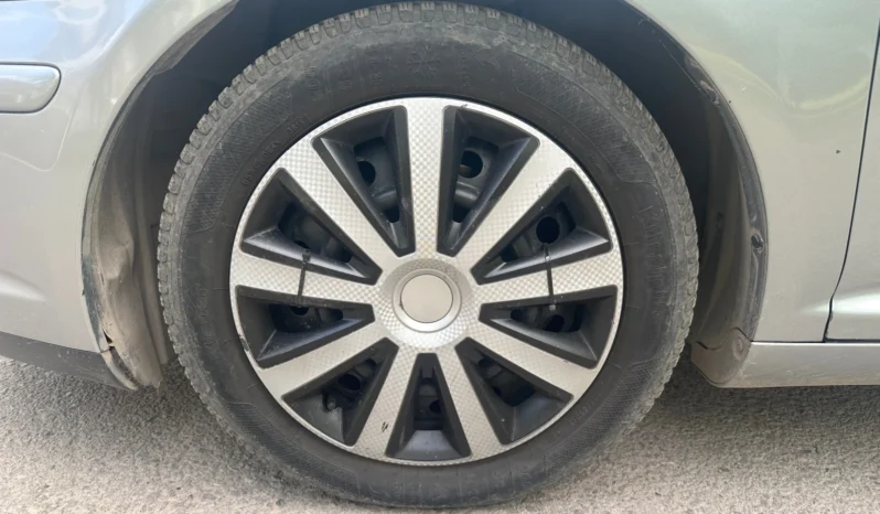 
								Toyota Avensis 2.2D full									