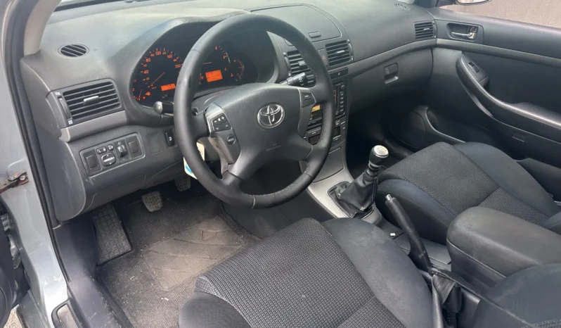 
								Toyota Avensis 2.2D full									