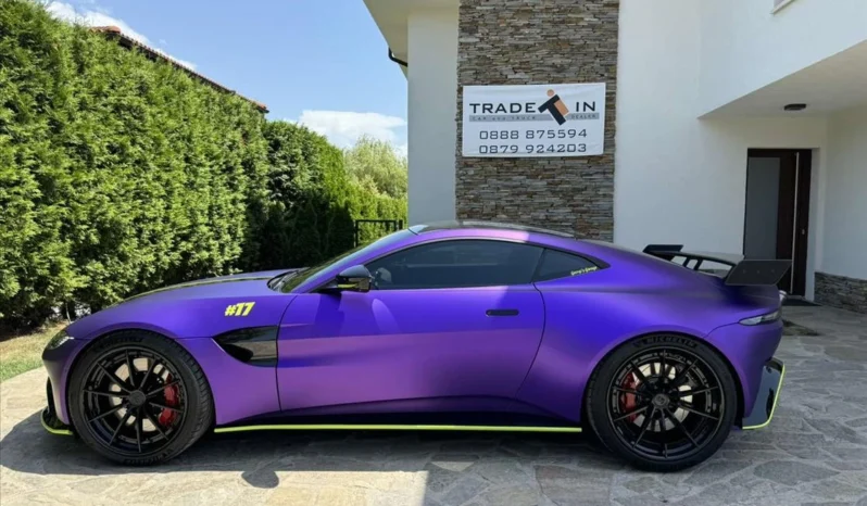 
								Aston Martin V8 Vantage F1 Edition full									