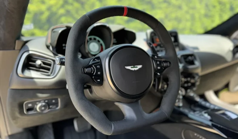 
								Aston Martin V8 Vantage F1 Edition full									
