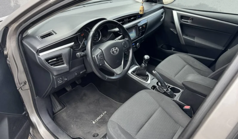 
								Toyota Corolla 1.6 VALVEMATIC full									