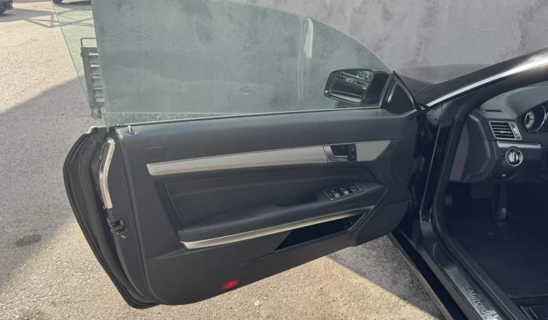 
								Mercedes-Benz E 200 CABRIO full									