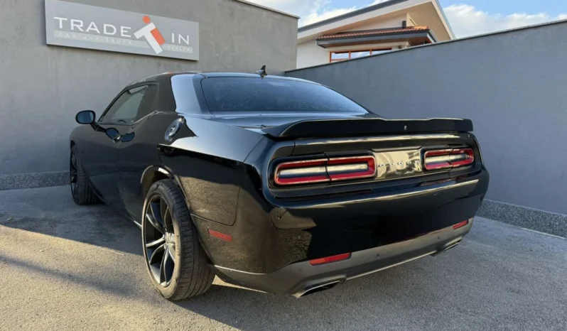 
								Dodge Challenger 5.7L V8 R/T full									