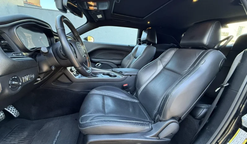
								Dodge Challenger 5.7L V8 R/T full									