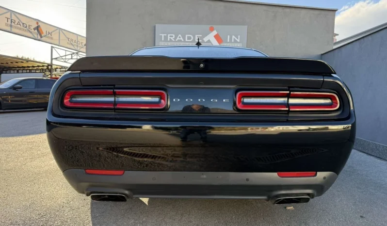 
								Dodge Challenger 5.7L V8 R/T full									