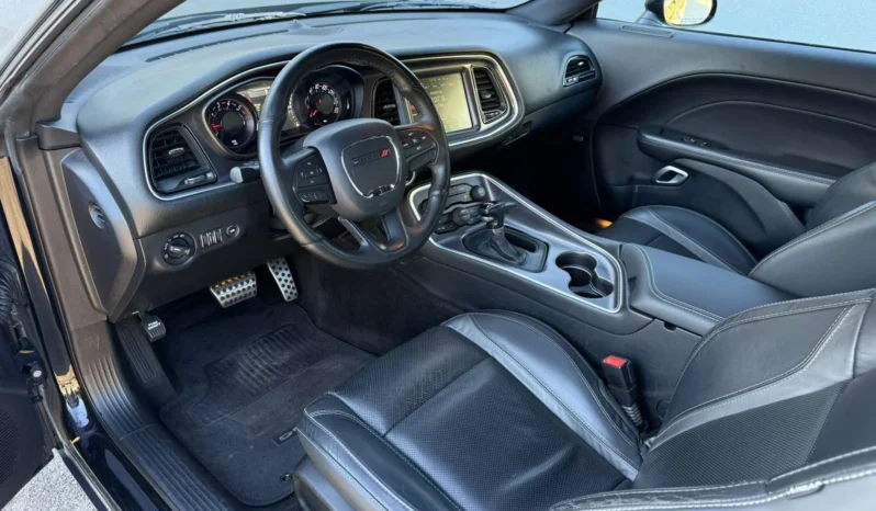 
								Dodge Challenger 5.7L V8 R/T full									