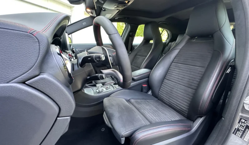 
								Mercedes-Benz GLA 45 AMG full									