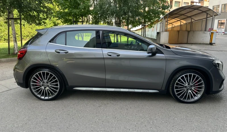
								Mercedes-Benz GLA 45 AMG full									