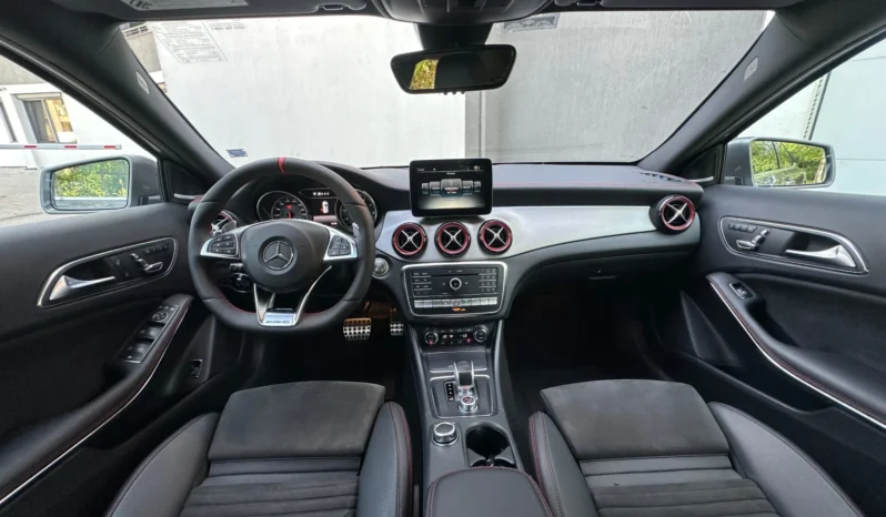 
								Mercedes-Benz GLA 45 AMG full									