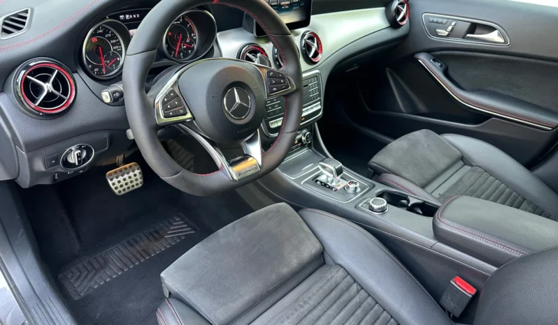 
								Mercedes-Benz GLA 45 AMG full									