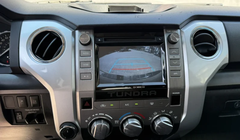 
								Toyota Tundra 5.7L V8 CREW MAX AWD FACELIFT full									