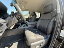 
										Toyota Tundra 5.7L V8 CREW MAX AWD FACELIFT full									