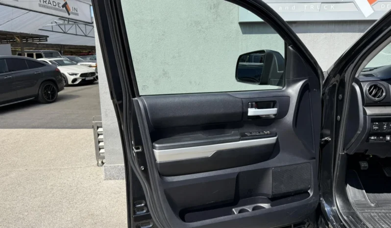 
								Toyota Tundra 5.7L V8 CREW MAX AWD FACELIFT full									