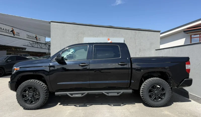 
								Toyota Tundra 5.7L V8 CREW MAX AWD FACELIFT full									