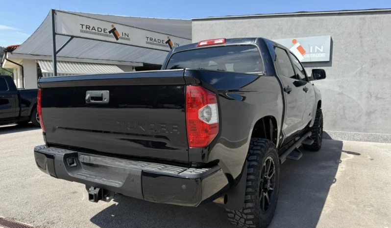
								Toyota Tundra 5.7L V8 CREW MAX AWD FACELIFT full									