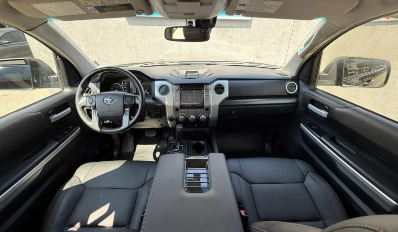 
								Toyota Tundra 5.7L V8 CREW MAX AWD FACELIFT full									