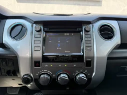 
										Toyota Tundra 5.7L V8 CREW MAX AWD FACELIFT full									
