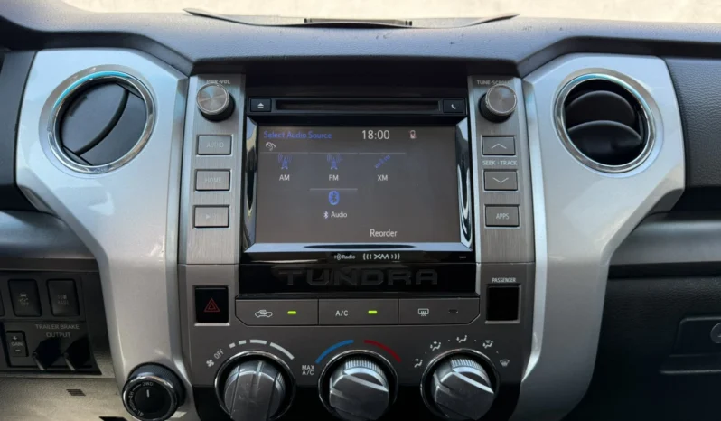 
								Toyota Tundra 5.7L V8 CREW MAX AWD FACELIFT full									