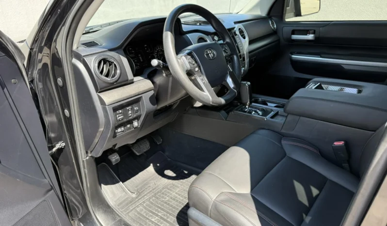 
								Toyota Tundra 5.7L V8 CREW MAX AWD FACELIFT full									