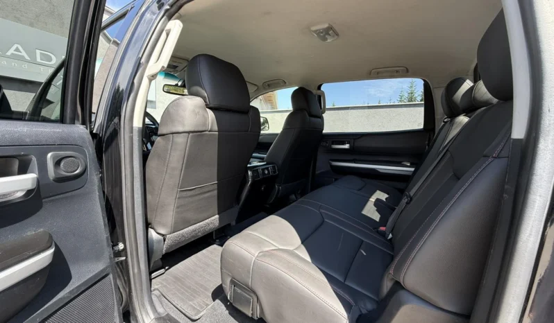 
								Toyota Tundra 5.7L V8 CREW MAX AWD FACELIFT full									