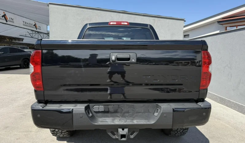 
								Toyota Tundra 5.7L V8 CREW MAX AWD FACELIFT full									