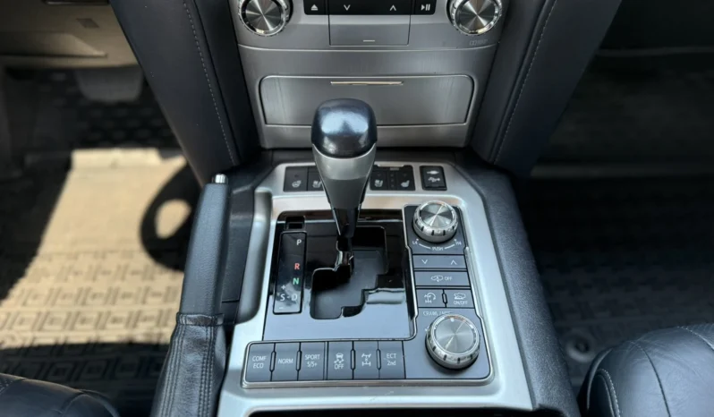 
								Toyota Land cruiser 200 4.5L V8 full									